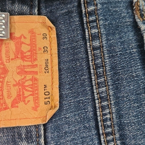 Levi's 510 Distressed Cropped Jean's - Picture 4 of 4
